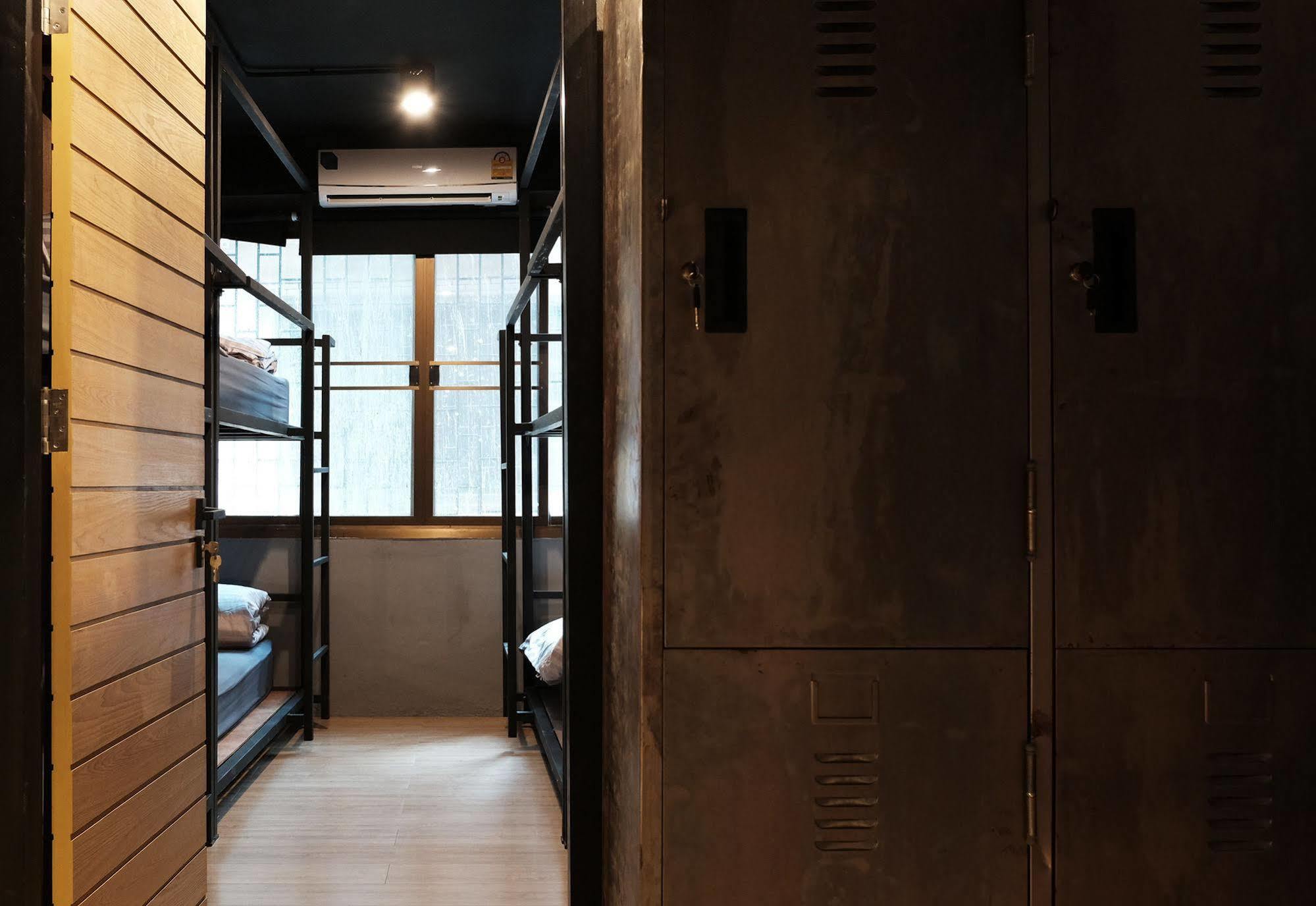 Nap@Pan Hostel Silom Бангкок Экстерьер фото