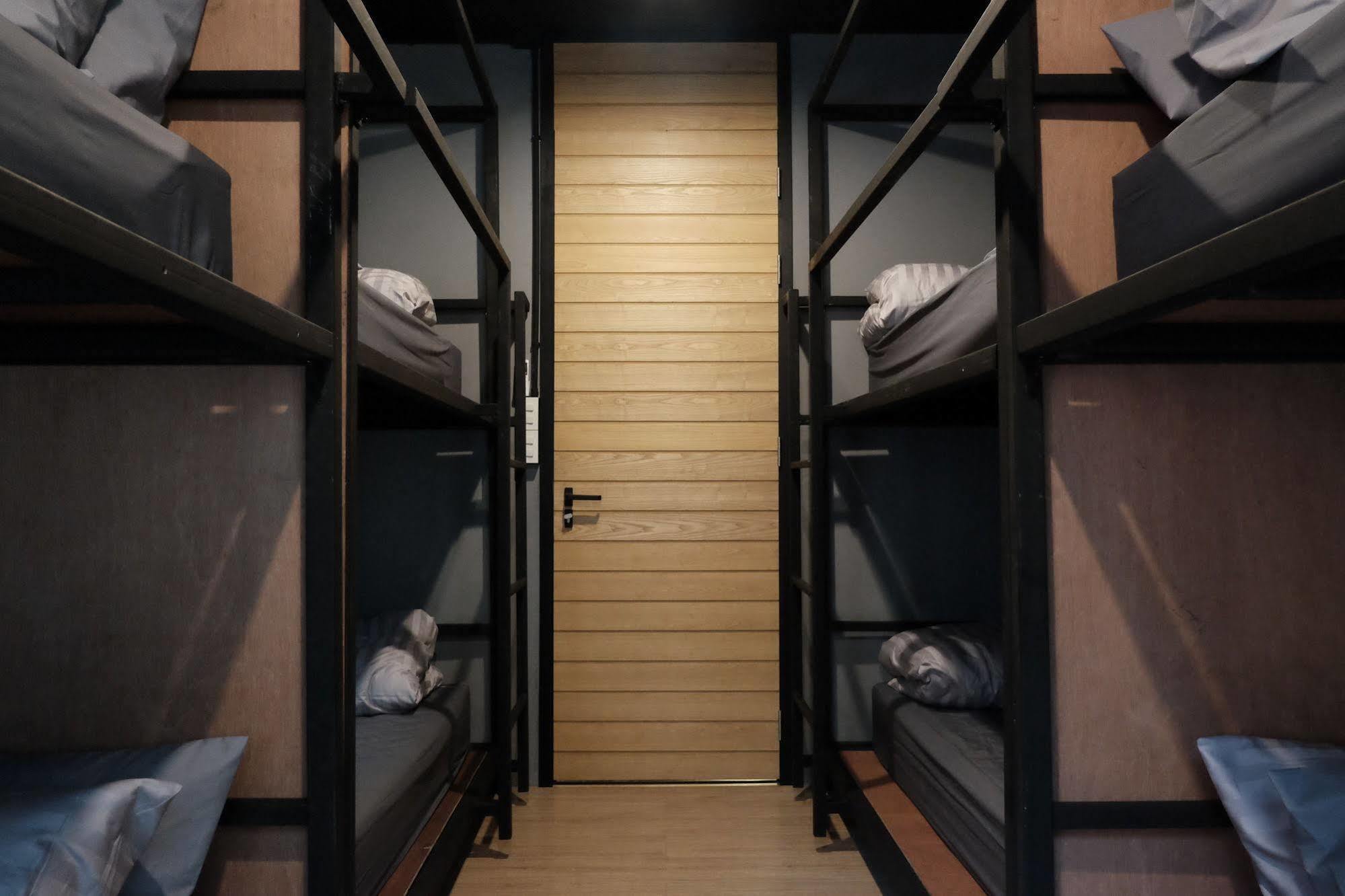 Nap@Pan Hostel Silom Бангкок Экстерьер фото